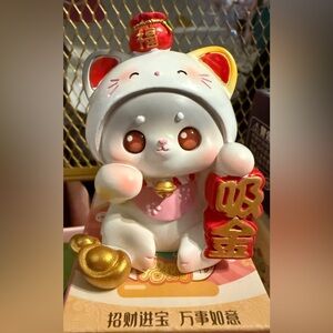 🆕 Lucky Cat Ceramic Figurine with Gold Accents